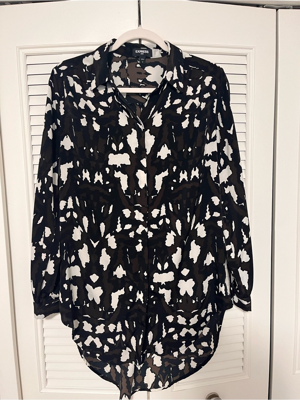 Express Black and White Abstract Print Button-Down Shirt